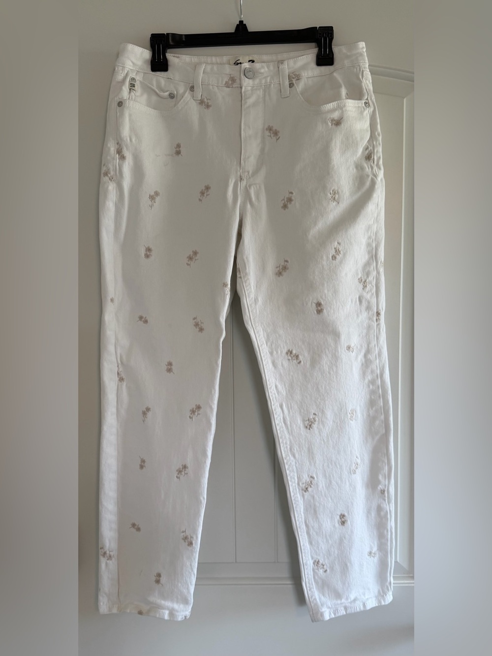 Seven7 White Straight-Leg Jeans with Subtle Beige Floral Embroidery Size 10 - Picture 5 of 11